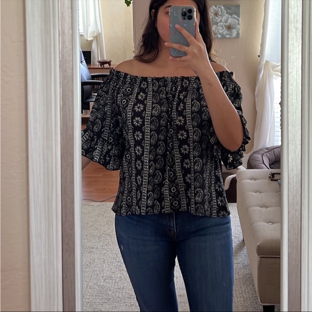 Hollister Off The Shoulder Paisley Flowy Blouse Size M
